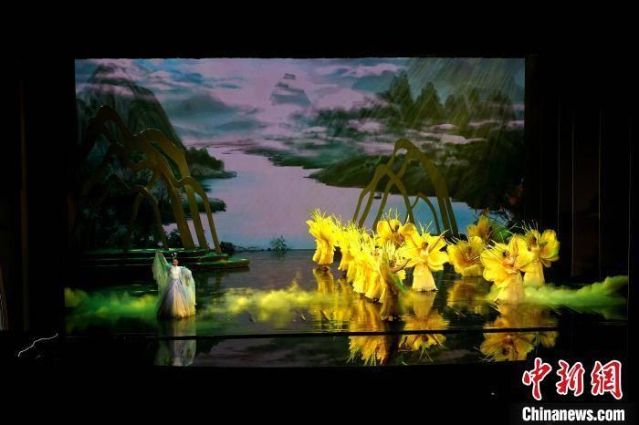 奥迪RS6-EK改色膜云杉绿，迷人的冷性深绿色调 ~